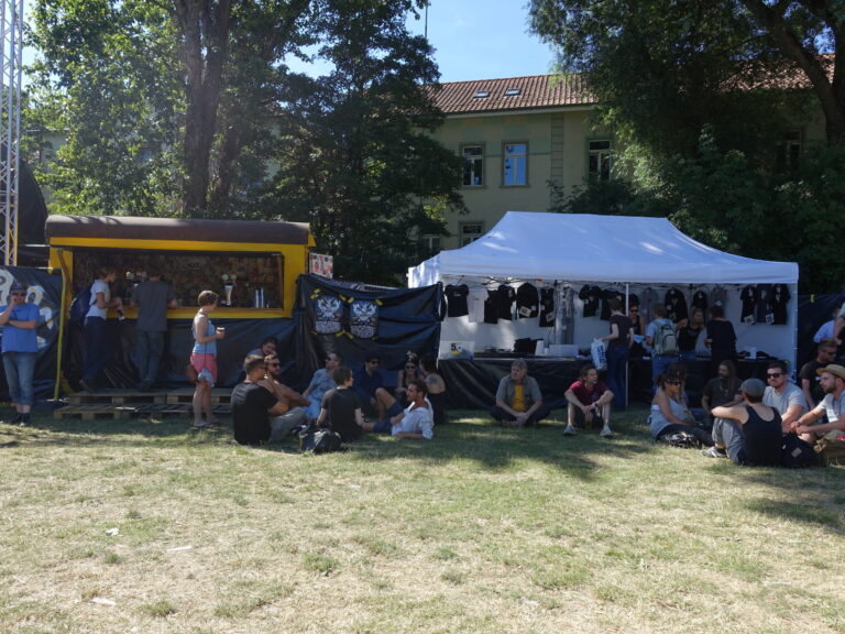 Bierwagen & Merch Stand